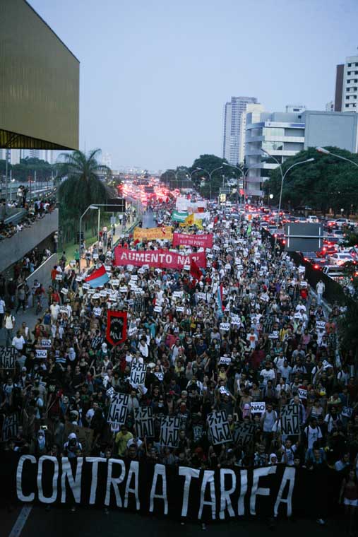 3º ato é pacífico e aumenta luta pela readmissão